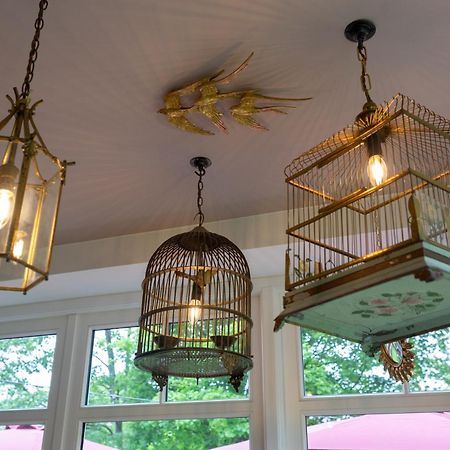 Bed and Breakfast Mount Edgcumbe Royal Tunbridge Wells Exterior foto Bird cages