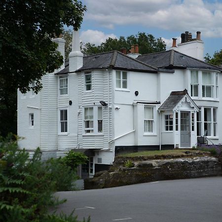 Bed and Breakfast Mount Edgcumbe Royal Tunbridge Wells Exterior foto The former station building