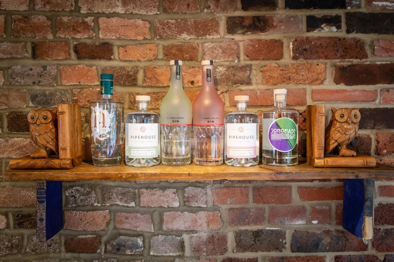 Bed and Breakfast Mount Edgcumbe Royal Tunbridge Wells Exterior foto The range of gins at the Old Curiosity Distillery