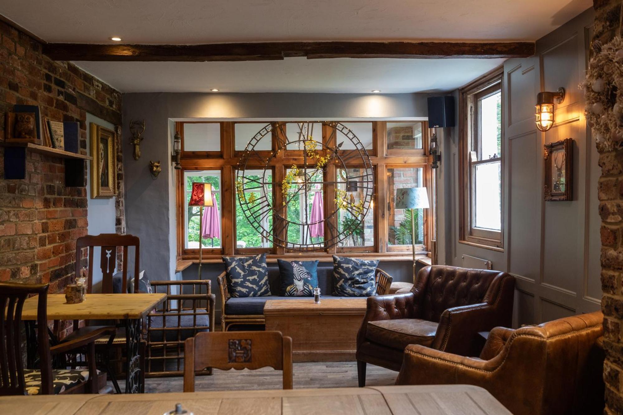 Bed and Breakfast Mount Edgcumbe Royal Tunbridge Wells Exterior foto The interior of the pub