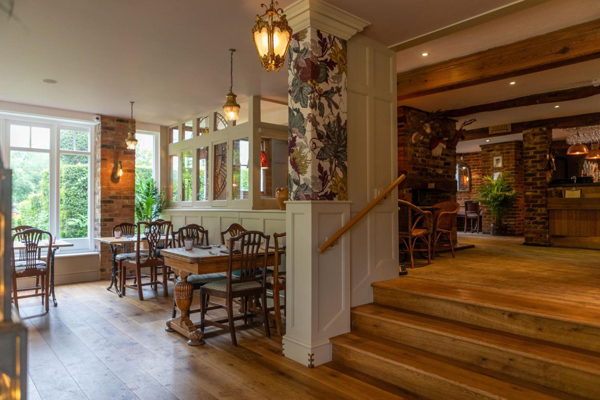 Bed and Breakfast Mount Edgcumbe Royal Tunbridge Wells Exterior foto The interior of the restaurant