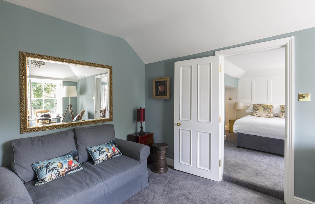 Bed and Breakfast Mount Edgcumbe Royal Tunbridge Wells Exterior foto The interior of a suite at The Swan Hotel
