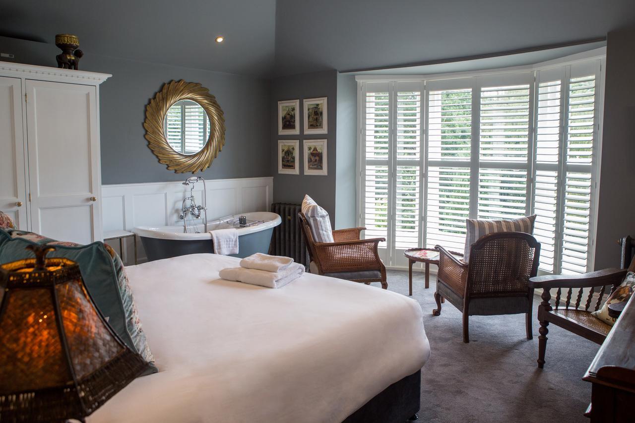 Bed and Breakfast Mount Edgcumbe Royal Tunbridge Wells Exterior foto A bedroom at The Old Vicarage