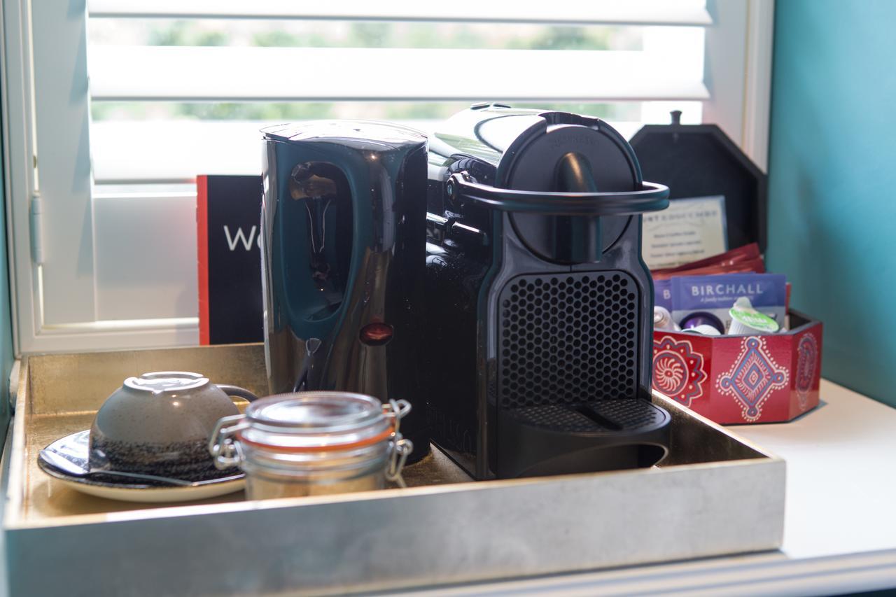 Bed and Breakfast Mount Edgcumbe Royal Tunbridge Wells Exterior foto A Nespresso Inissia coffee machine