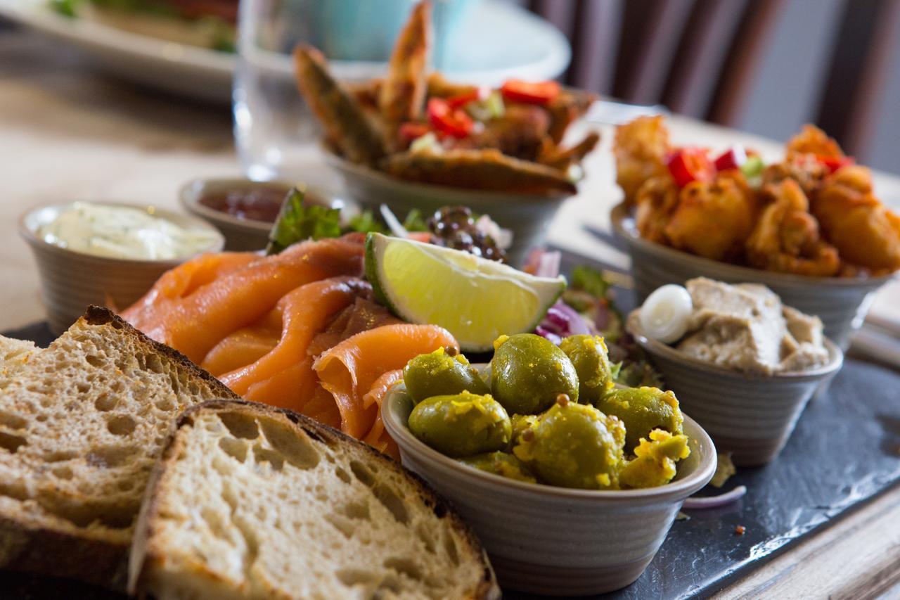 Bed and Breakfast Mount Edgcumbe Royal Tunbridge Wells Exterior foto A selection of tapas