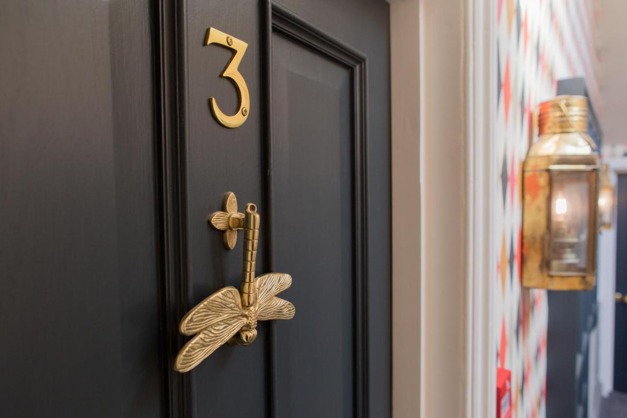 Bed and Breakfast Mount Edgcumbe Royal Tunbridge Wells Exterior foto The door knocker at 3 Abbey Road