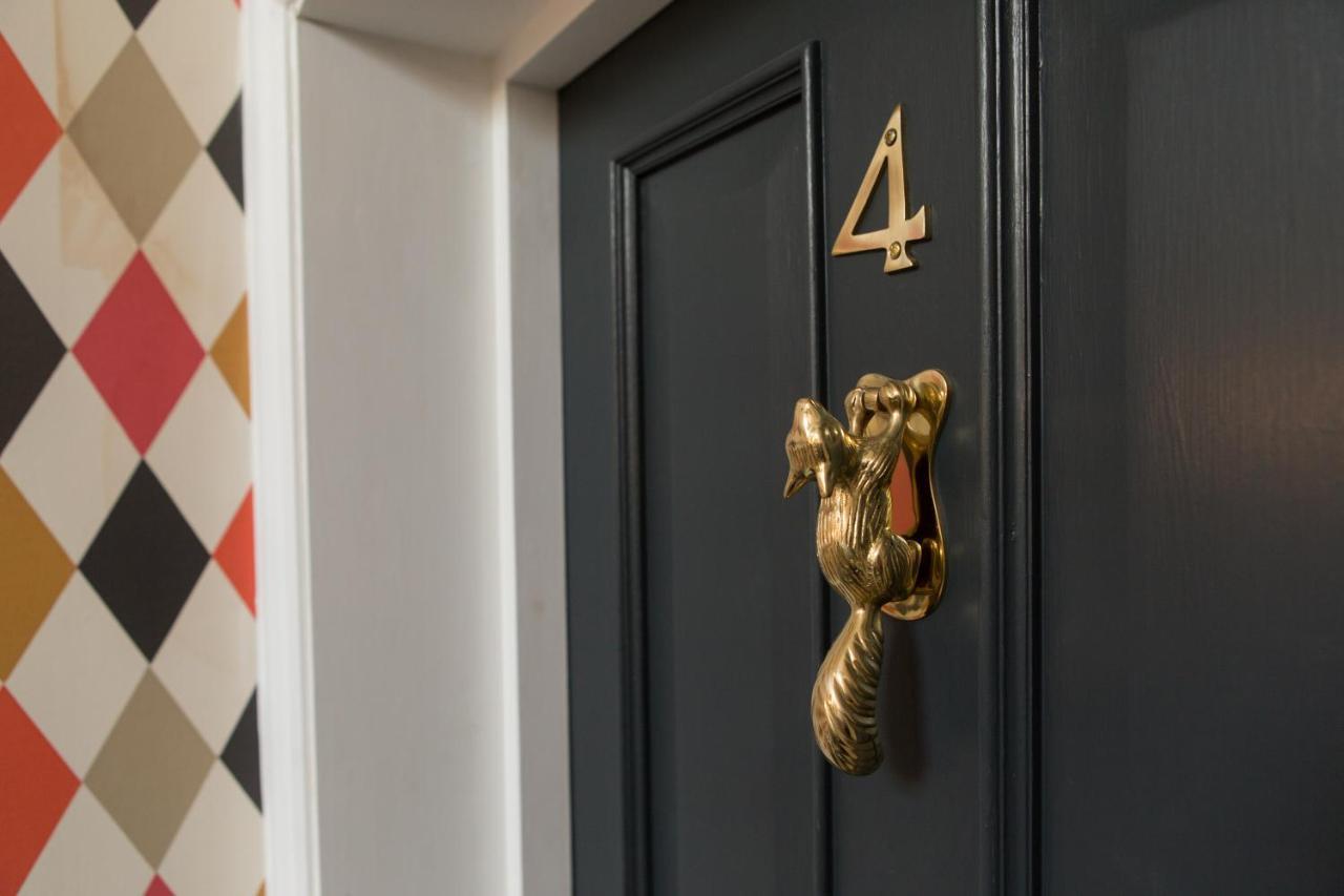 Bed and Breakfast Mount Edgcumbe Royal Tunbridge Wells Exterior foto The door knocker at 4 Abbey Road