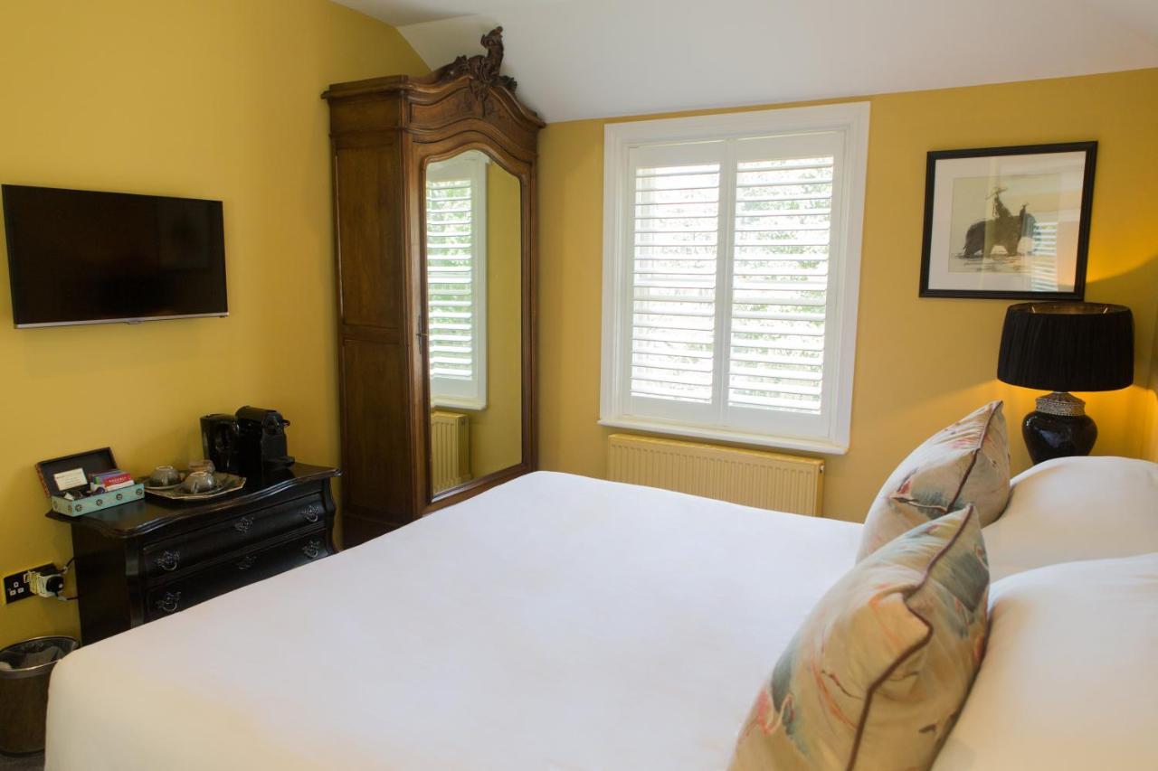 Bed and Breakfast Mount Edgcumbe Royal Tunbridge Wells Exterior foto A guest room at the Inn